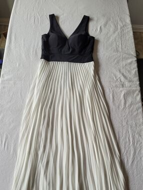 XSCAPE Womens  Elegant Black & White Pleated Maxi Dress Size 10